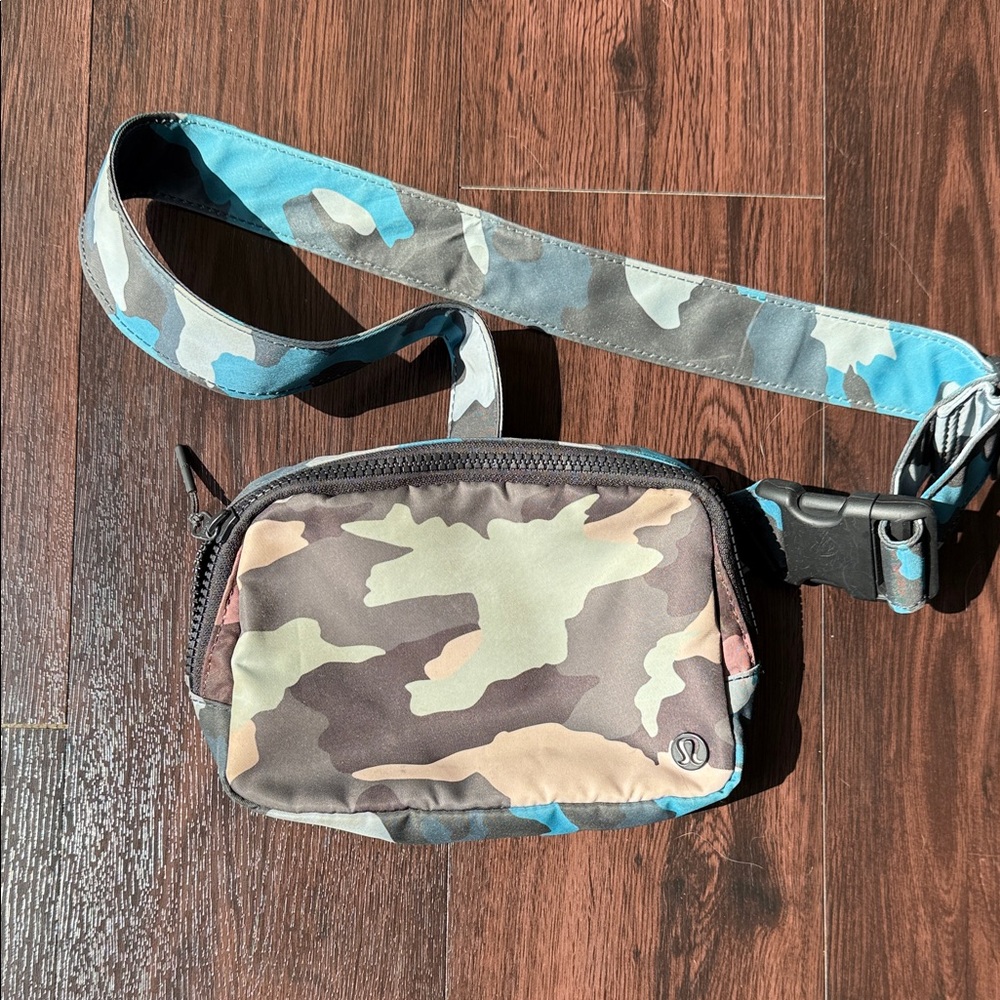 lululemon Everywhere Belt Bag Camouflage Crossbody